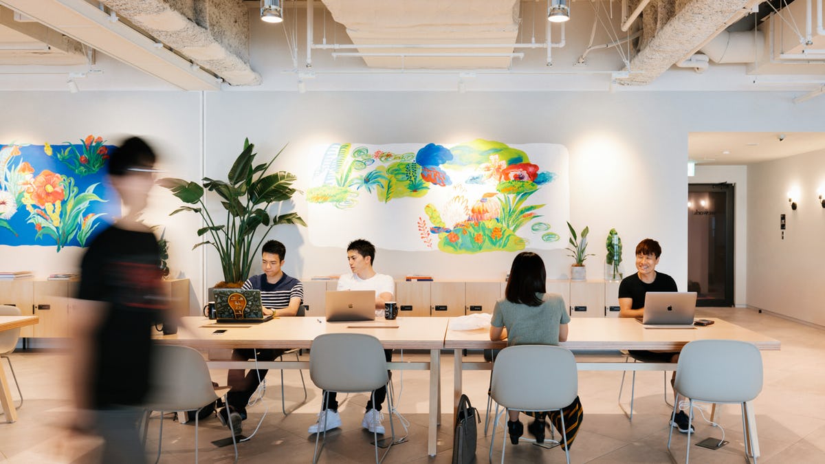 20180519_WeWork_Ginza_Six_-_Common_Areas_-_Hot_Desk-2
